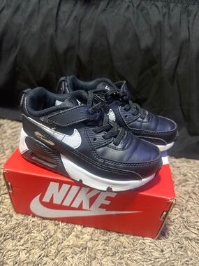 Nike Kids Navy and White Hook-and-Loop Sneakers